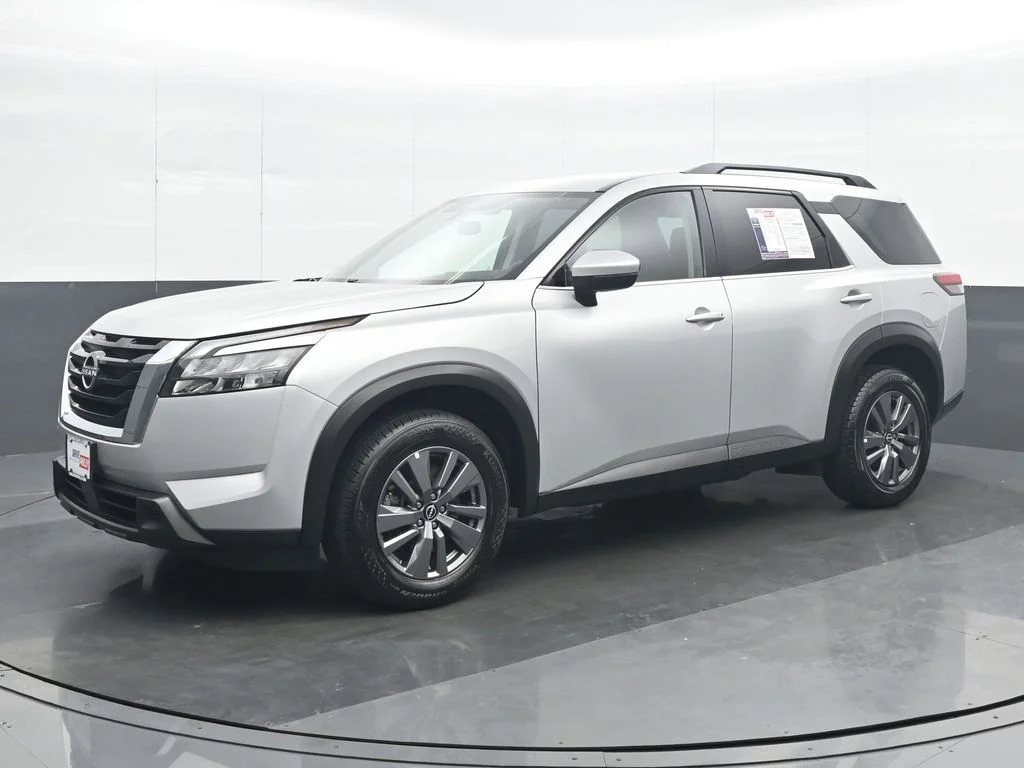 Used 2025 Silver Nissan SV image 2