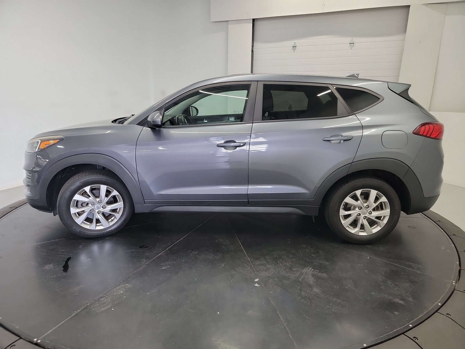 Used 2019 Coliseum Gray Hyundai SE image 4