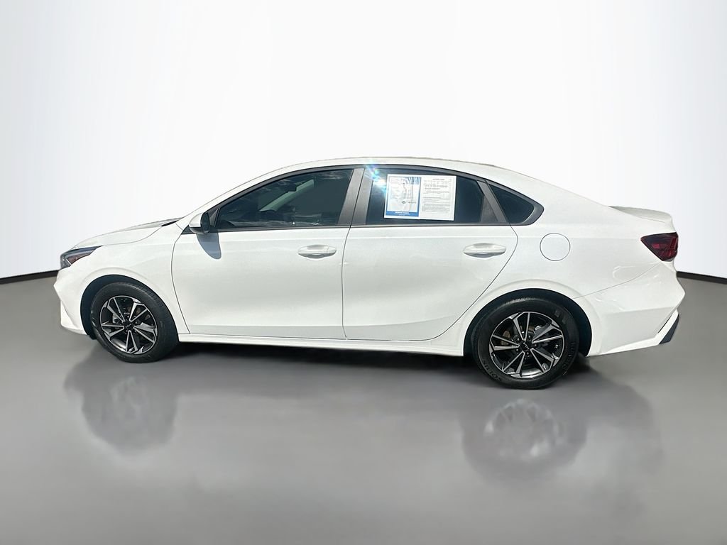 Used 2023 Snow White Pearl Kia LXS image 4