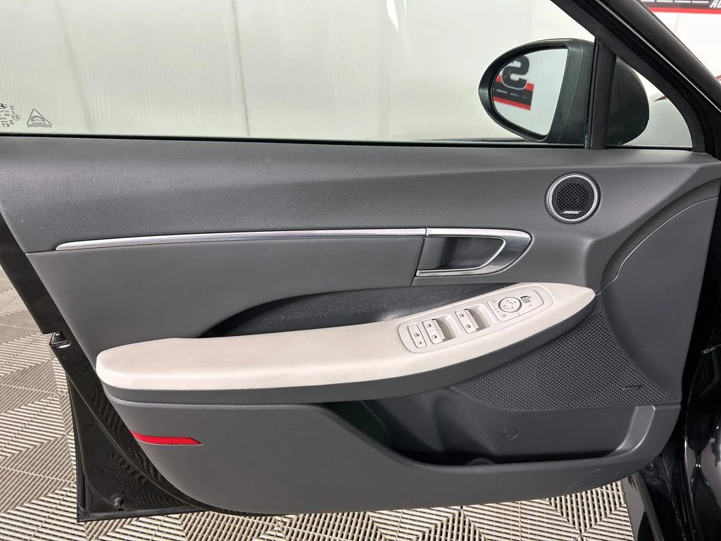 Used 2023 Black Hyundai SEL image 11