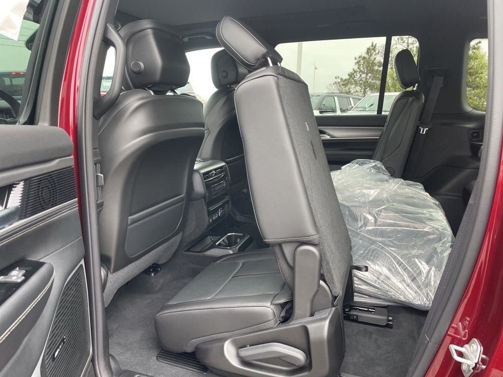 New 2026 Velvet Red Pearl-Coat Exterior Paint Jeep  image 35