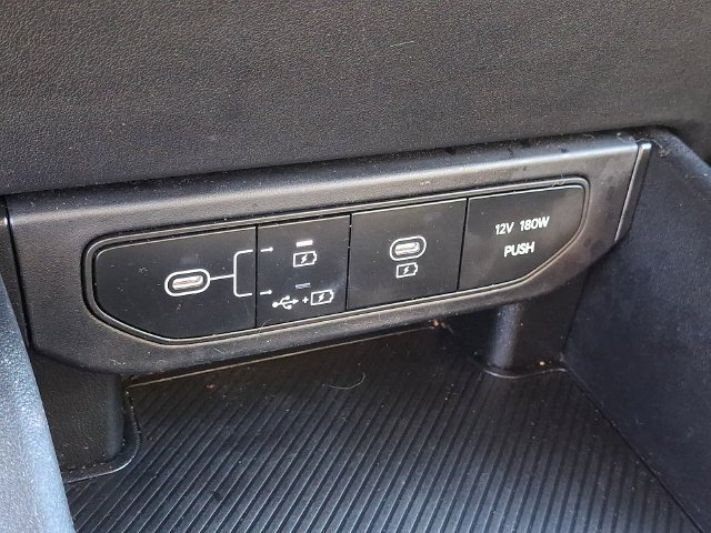 Used 2025 White Kia LXS image 27