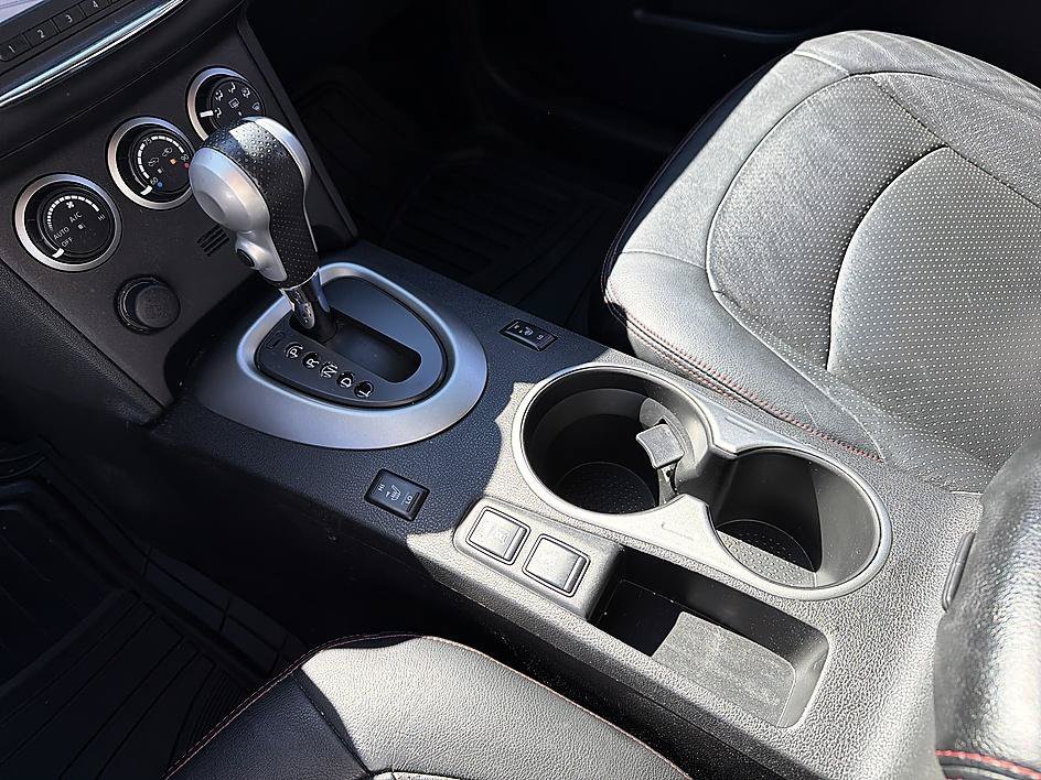 Used 2013 Brilliant Silver Nissan SL image 23