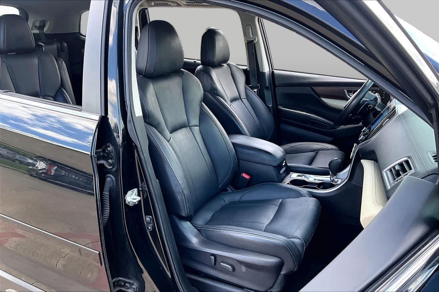 Used 2022 Crystal Black Silica Subaru Touring image 9