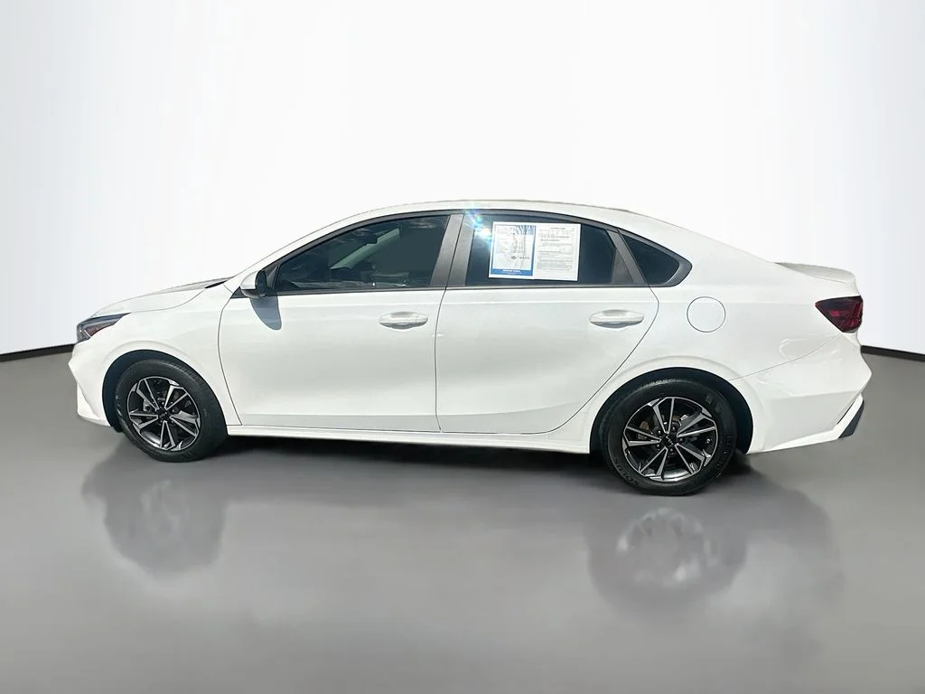 Used 2023 Snow White Pearl Kia LXS image 4
