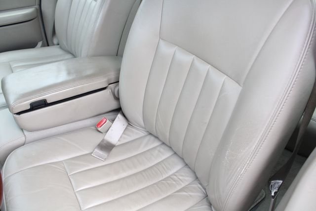 Used 2003 Lincoln Town Car Signature with VIN 1LNHM82W23Y704631 for sale in Lafayette, IN