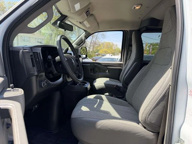 Used 2025 White GMC LT image 22