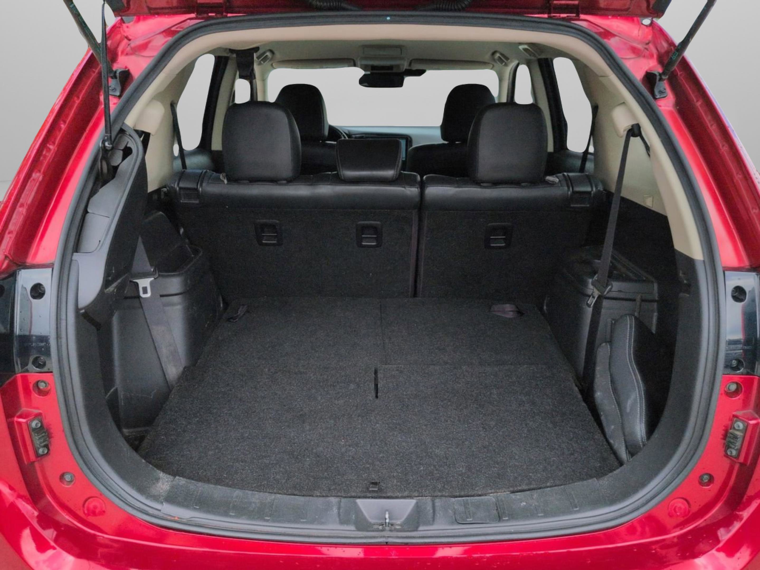Used 2020 Red Diamond Mitsubishi SE image 11