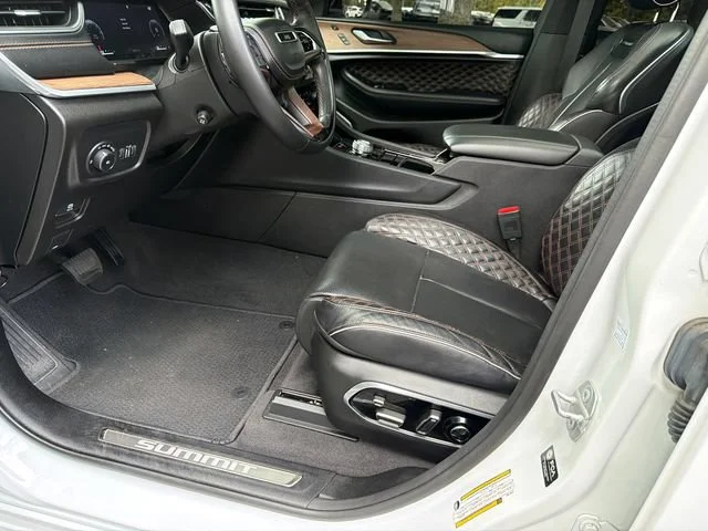 Used 2022 White Jeep Summit 4x2 image 9