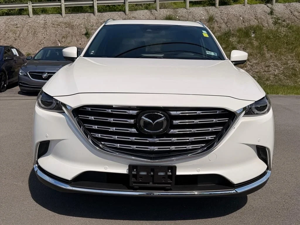 Used 2023 White Mazda Signature image 19