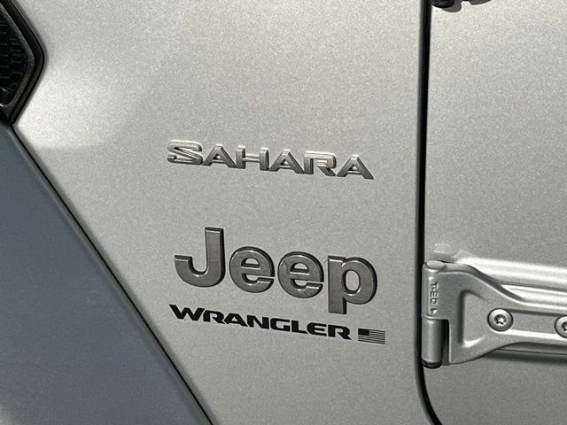 Used 2024 Silver Jeep Sahara image 8