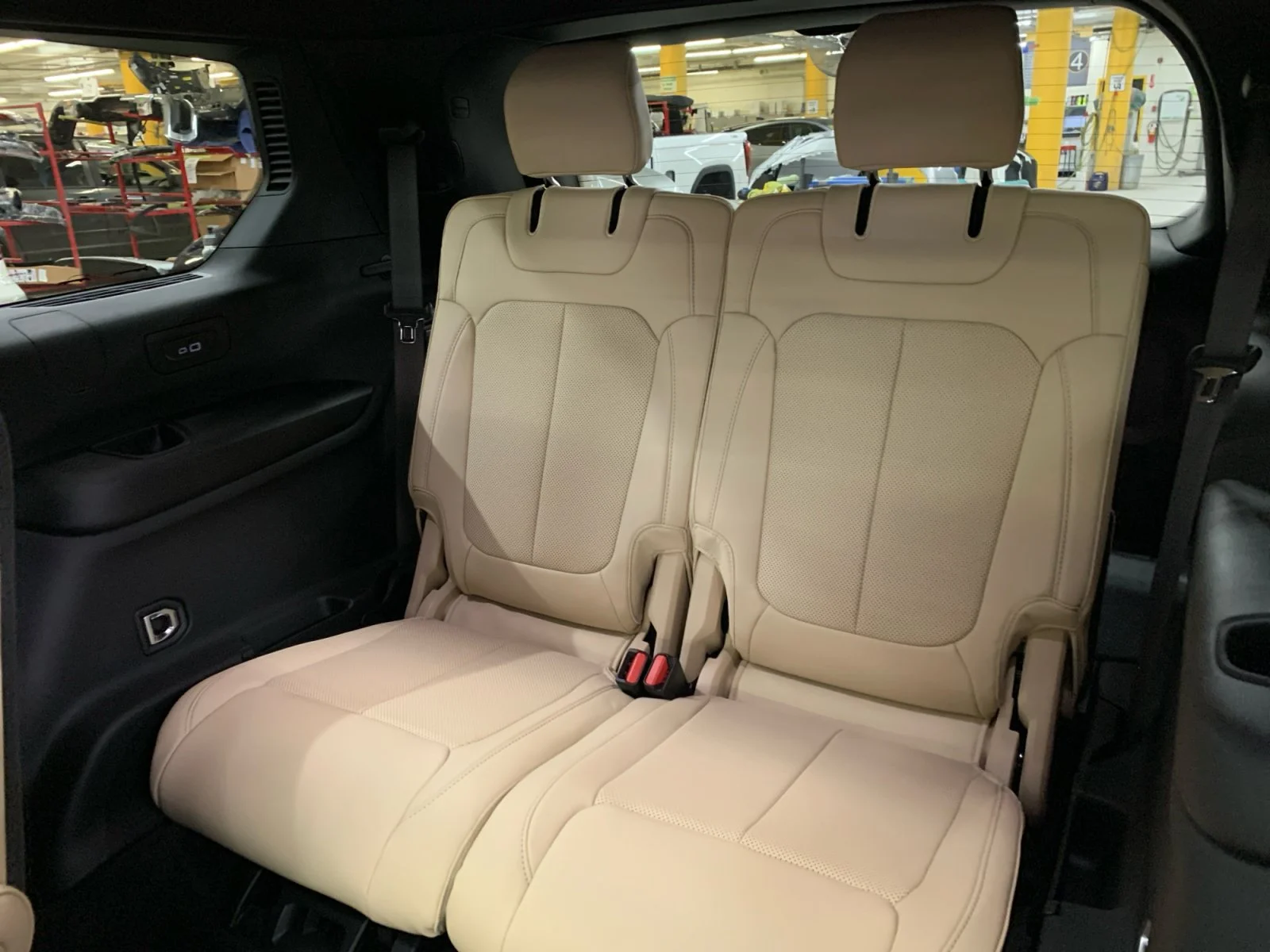 New 2026 Diamond Black Crystal Pearl Jeep Limited image 25