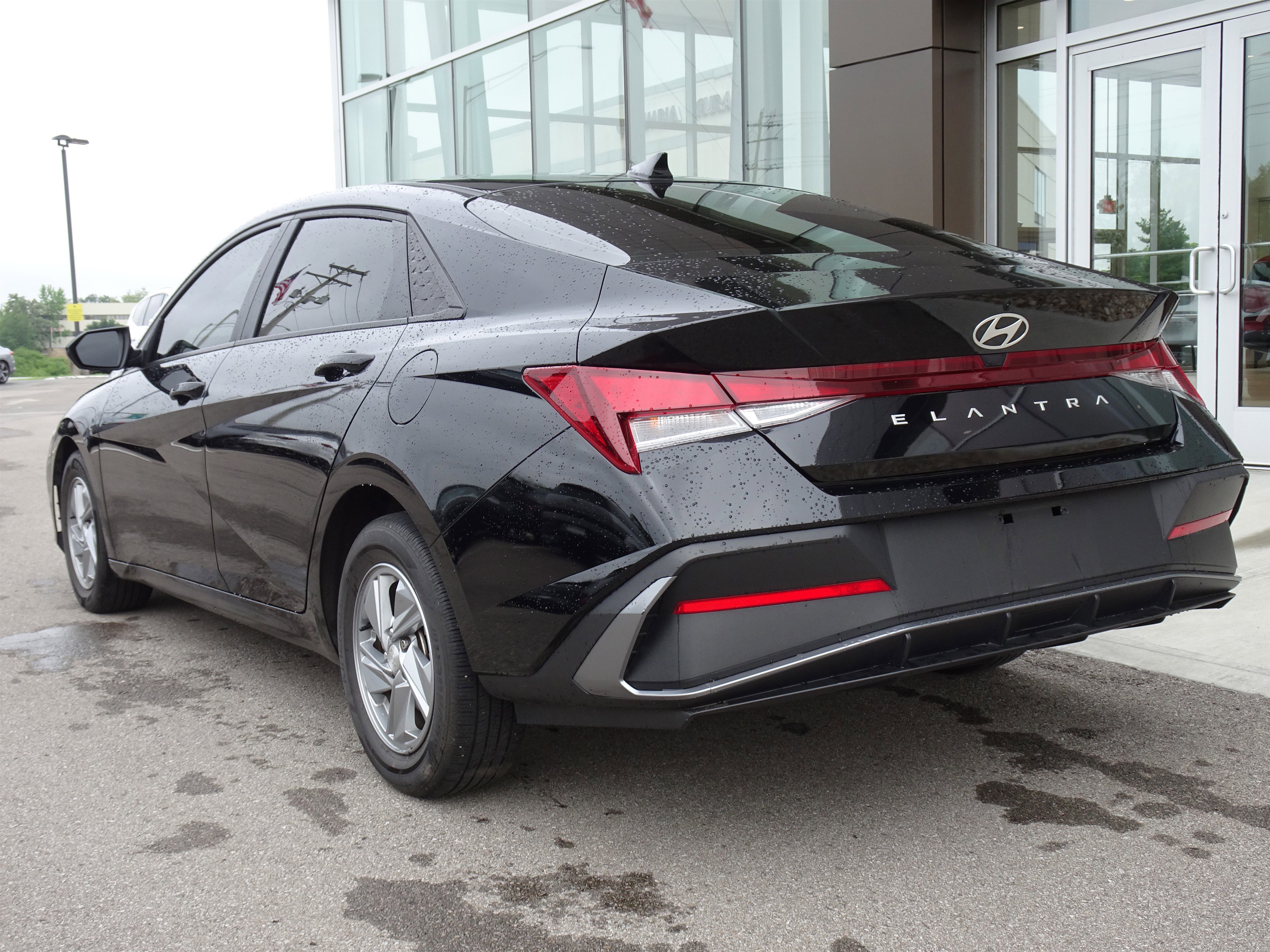 Certified Used 2024 Abyss Black Hyundai SE image 3
