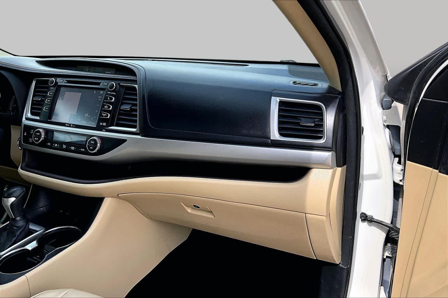 Used 2015 Blizzard Pearl Toyota XLE image 18