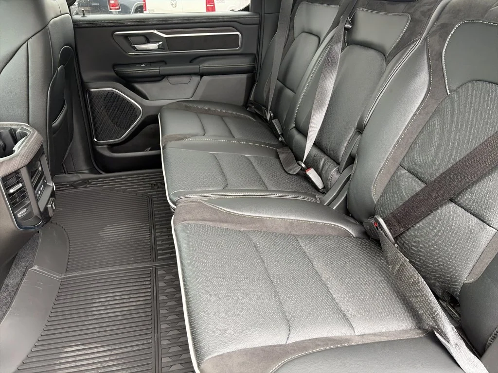 New 2026 Diamond Black Crystal Pearl-Coat Exterior Paint RAM Laramie image 29