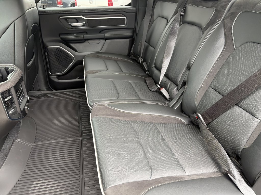 New 2026 Diamond Black Crystal Pearl-Coat Exterior Paint Ram Laramie image 29