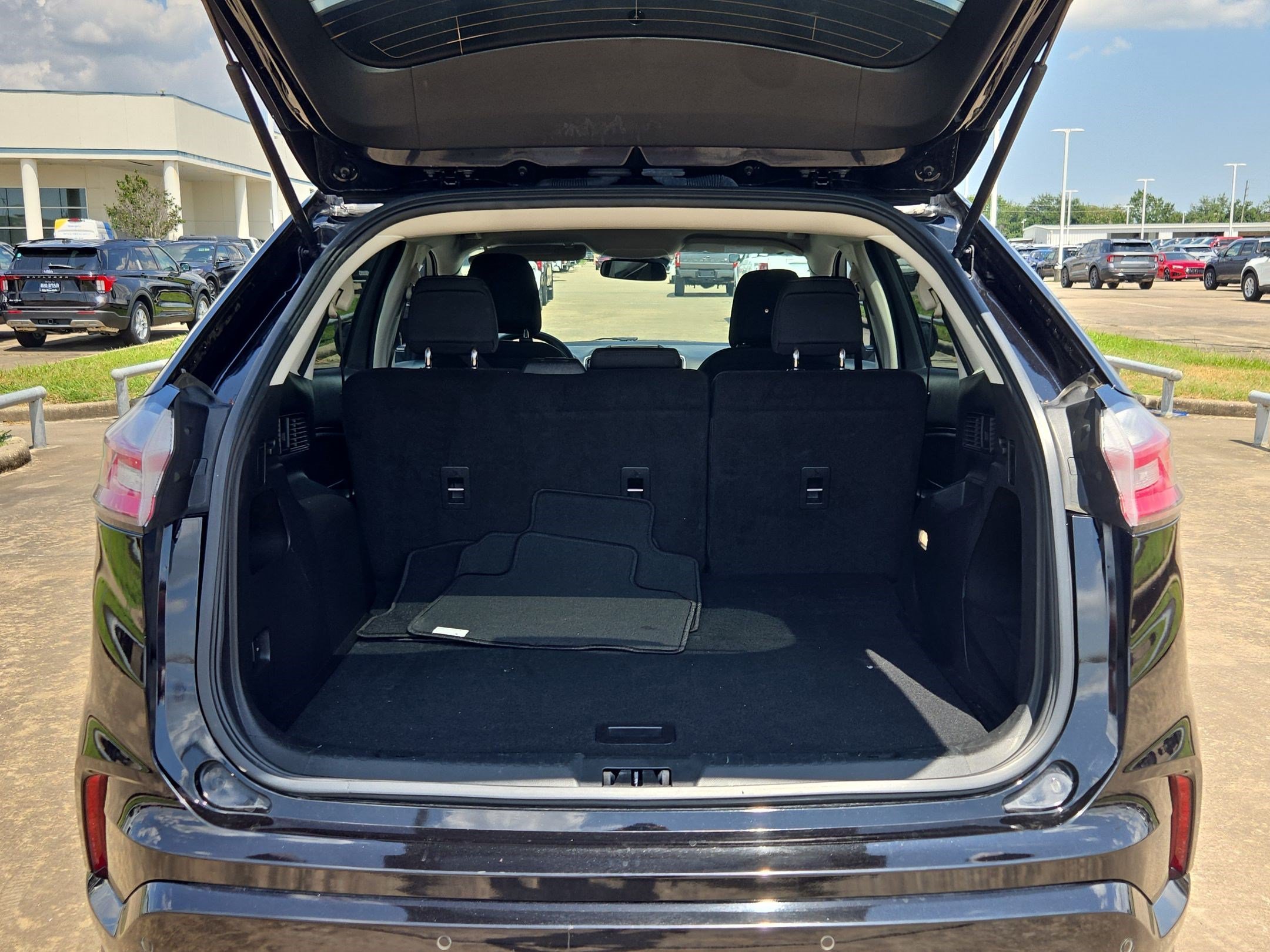 Used 2024 Blue Ford SE image 25