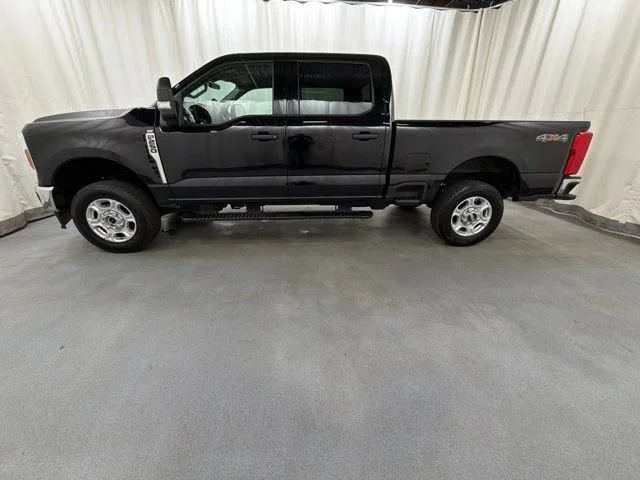 Used 2025 Black Ford XLT image 3
