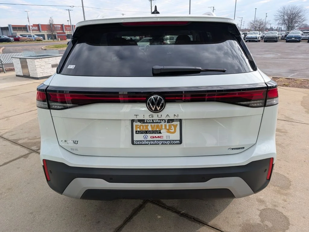 New 2026 White/off-white Volkswagen 2.0T SE image 4
