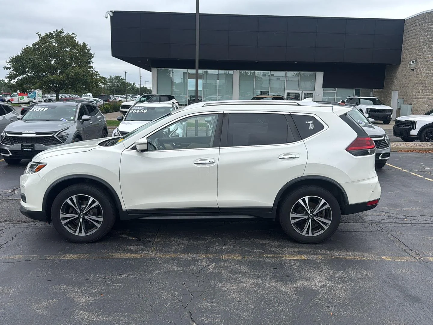 Used 2020 Pearl White Tricoat Nissan SV image 5