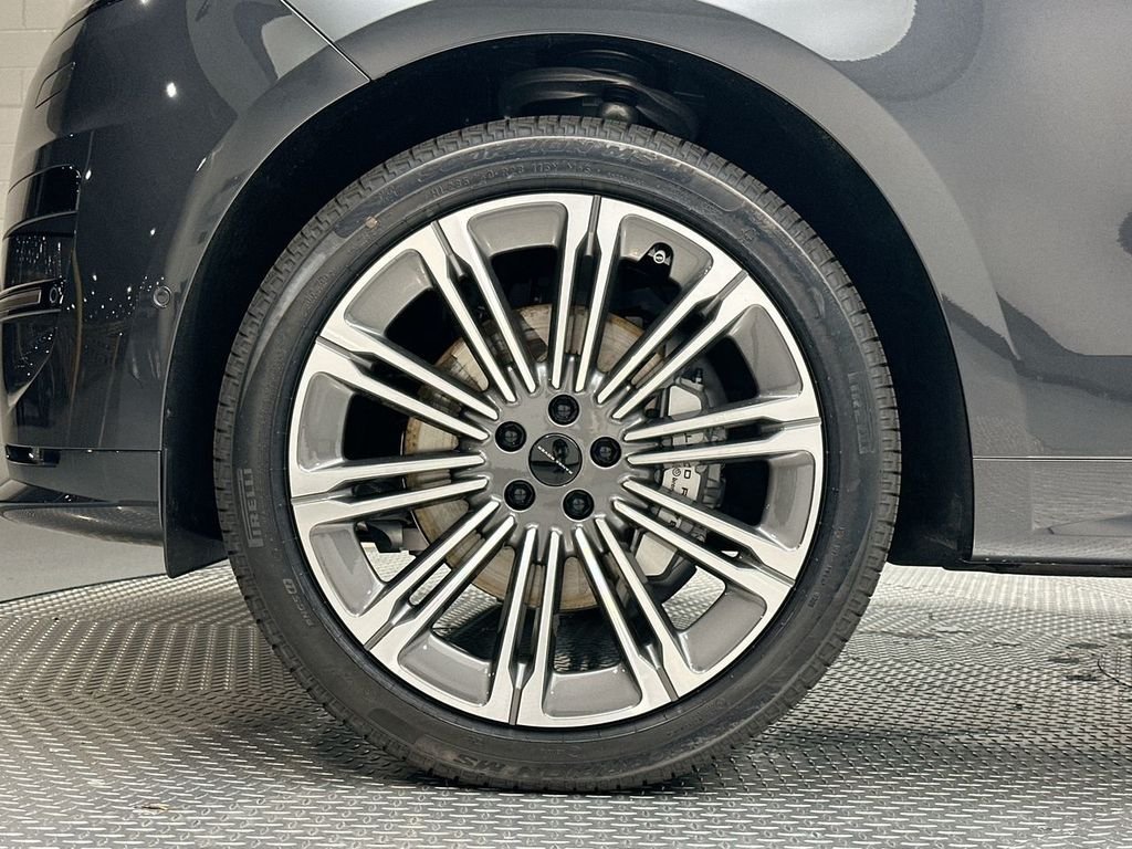 New 2026 Carpathian Grey Land Rover Dynamic SE image 5