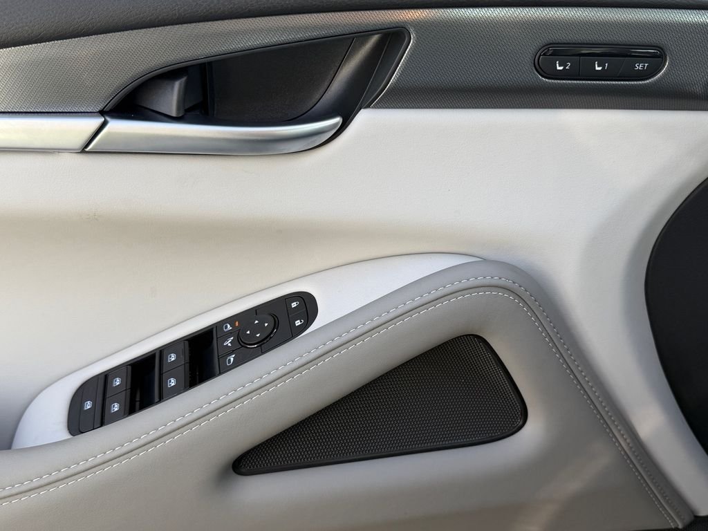 New 2027 RADIANT WHITE INFINITI Luxe AWD image 25