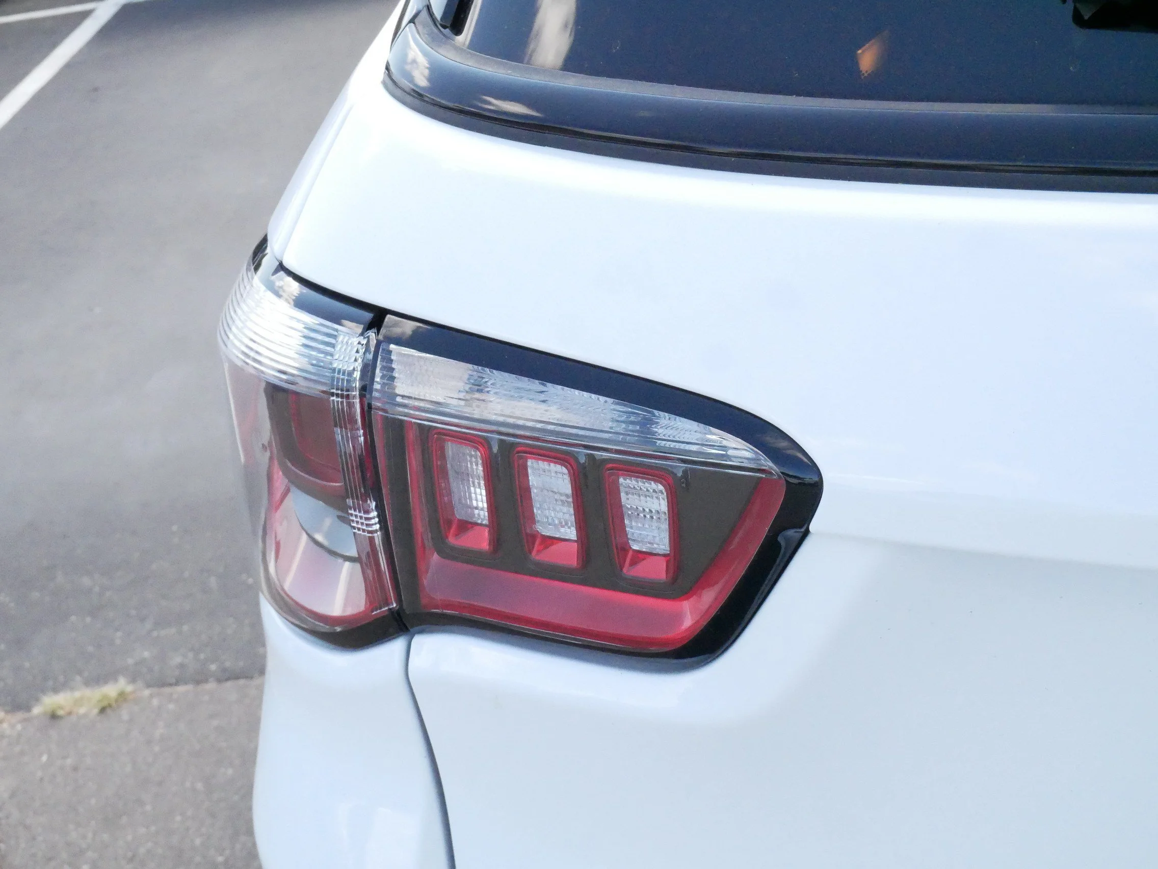 Used 2026 Bright White Clearcoat Jeep Latitude Altitude image 17