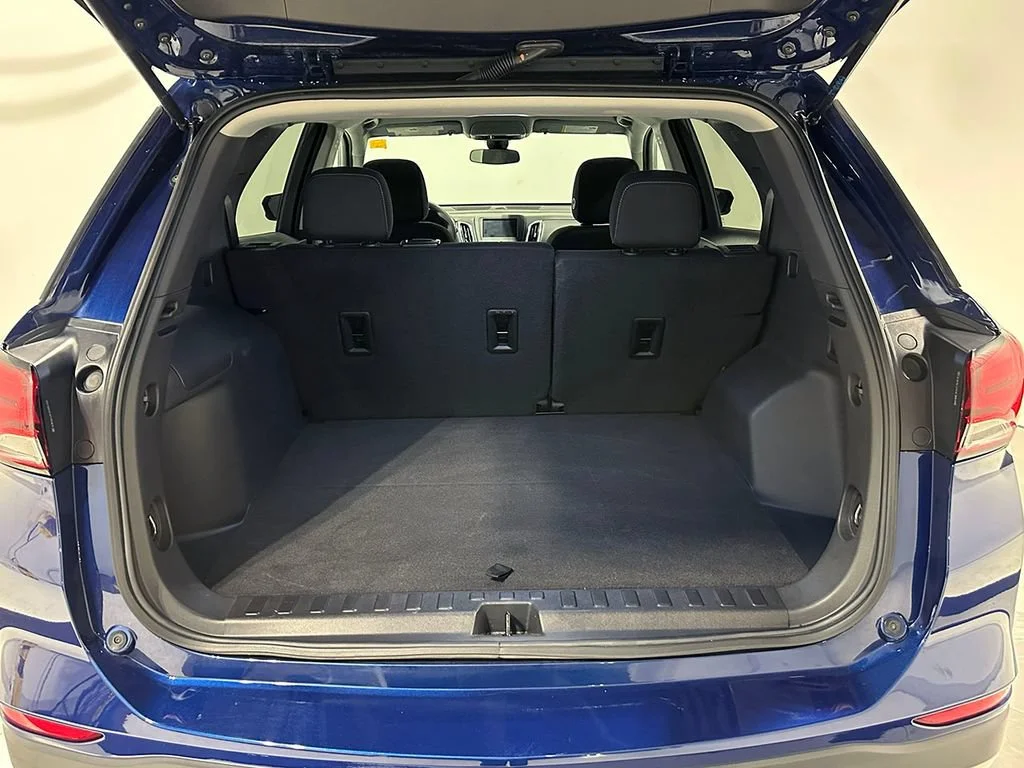 Used 2023 BLUE GLOW METALLIC Chevrolet LT image 5