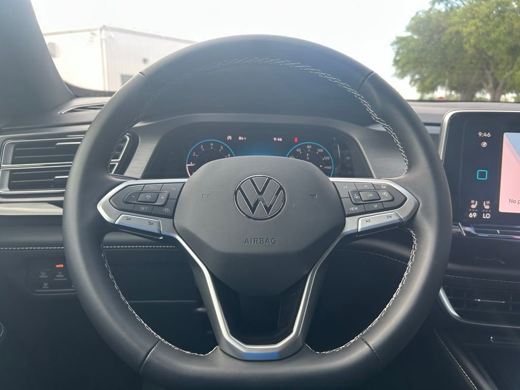 New 2026 White/off-white Volkswagen 2.0T SE image 19