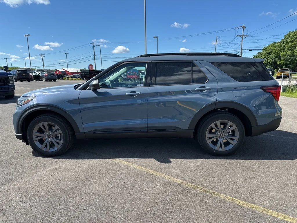 Used 2026 Vapor Blue Metallic Ford Active image 3
