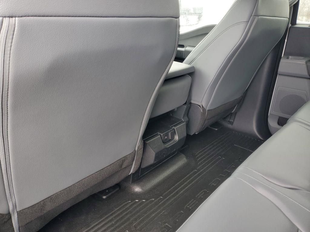 New 2025 Oxford White Ford F-350® XL image 19