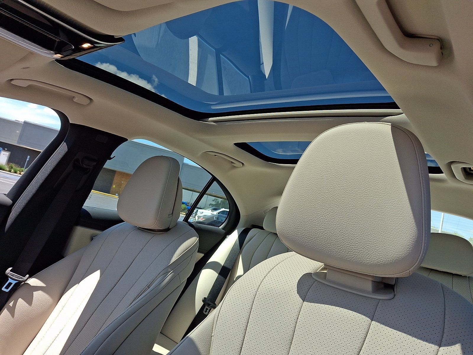 New 2027 Nautical Blue Metallic Mercedes-Benz E 350 image 12