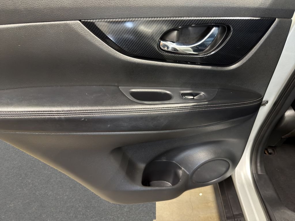Used 2019 Silver Nissan SL image 21