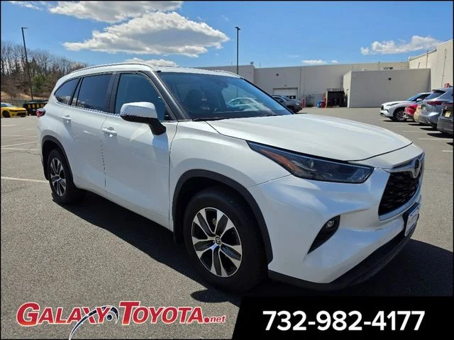 Used 2023 Beige Toyota XLE image 1