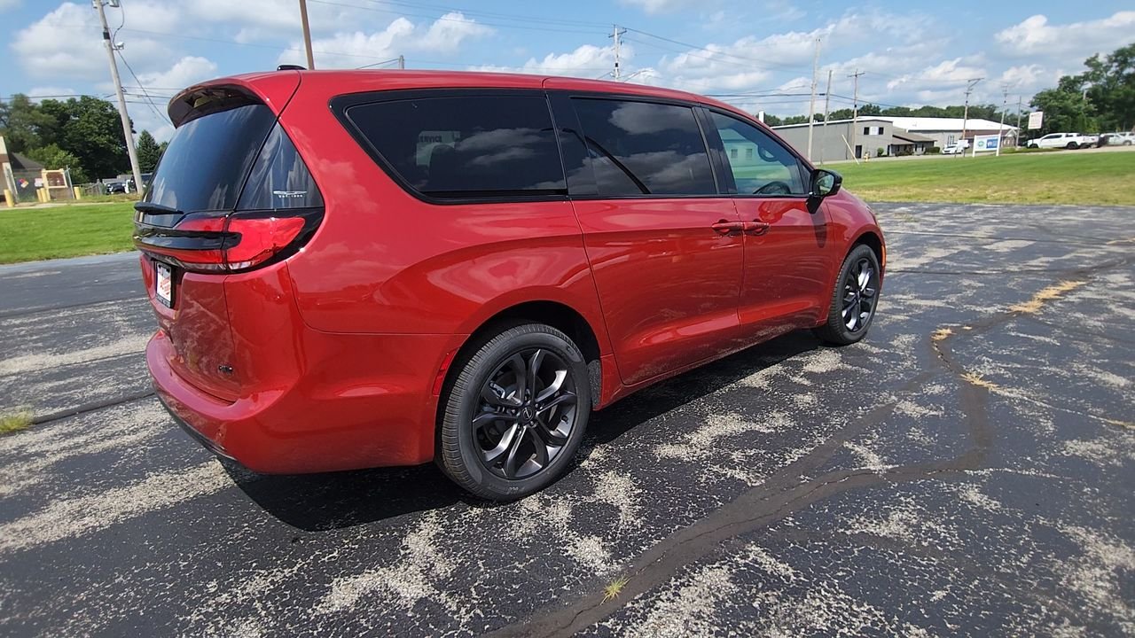 2026 Chrysler Pacifica Select - Photo 8
