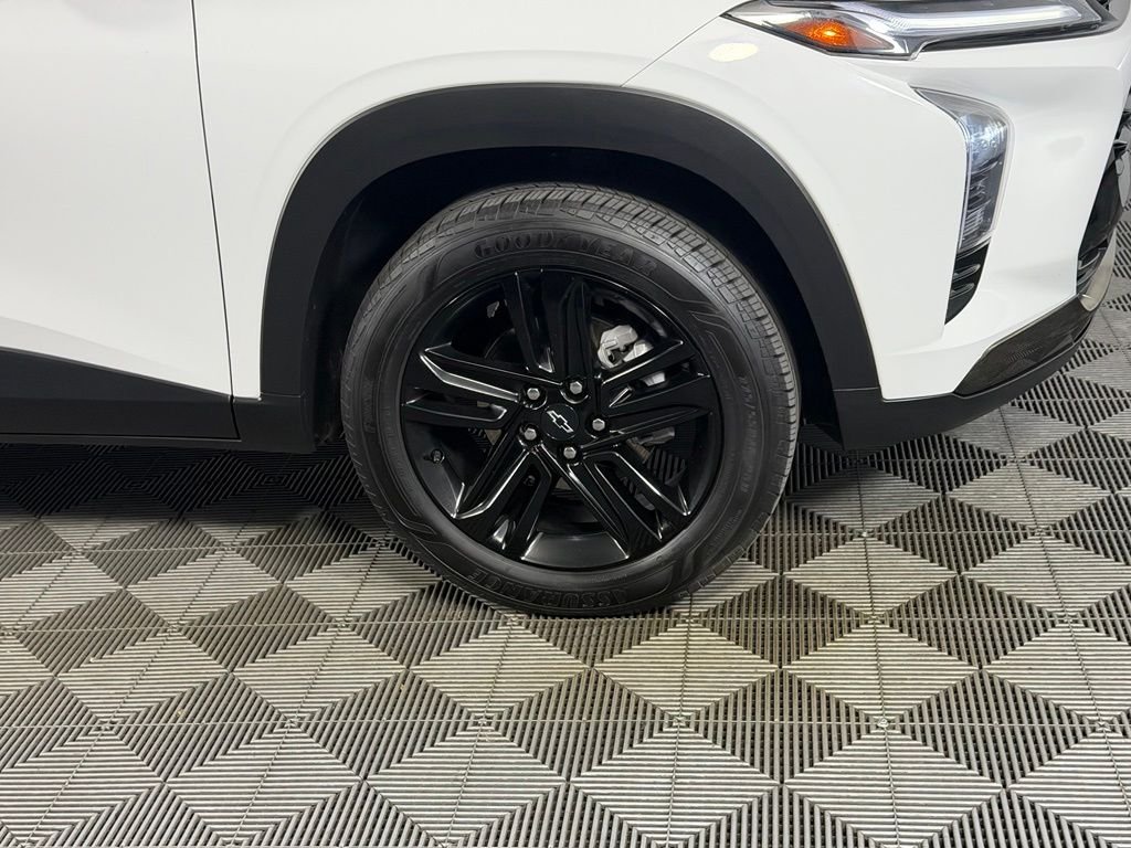 Certified Used 2025 White Chevrolet ACTIV image 12