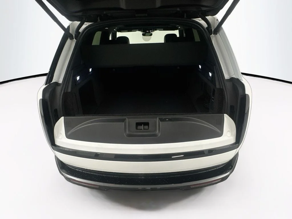 New 2026 Fuji White Land Rover SE image 26