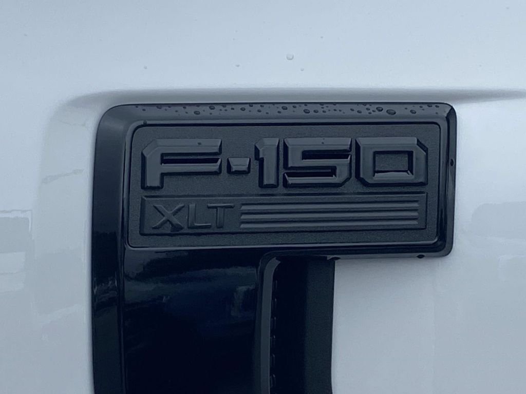 New 2026 Oxford White Ford XLT image 8