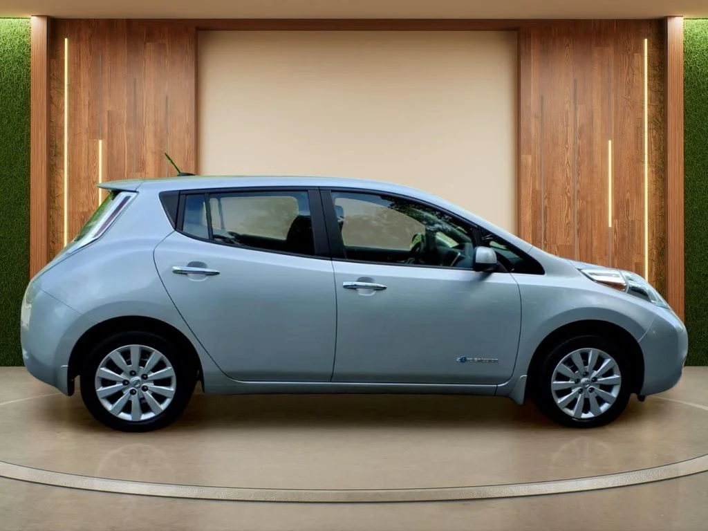 Used 2016 Silver Nissan S image 35