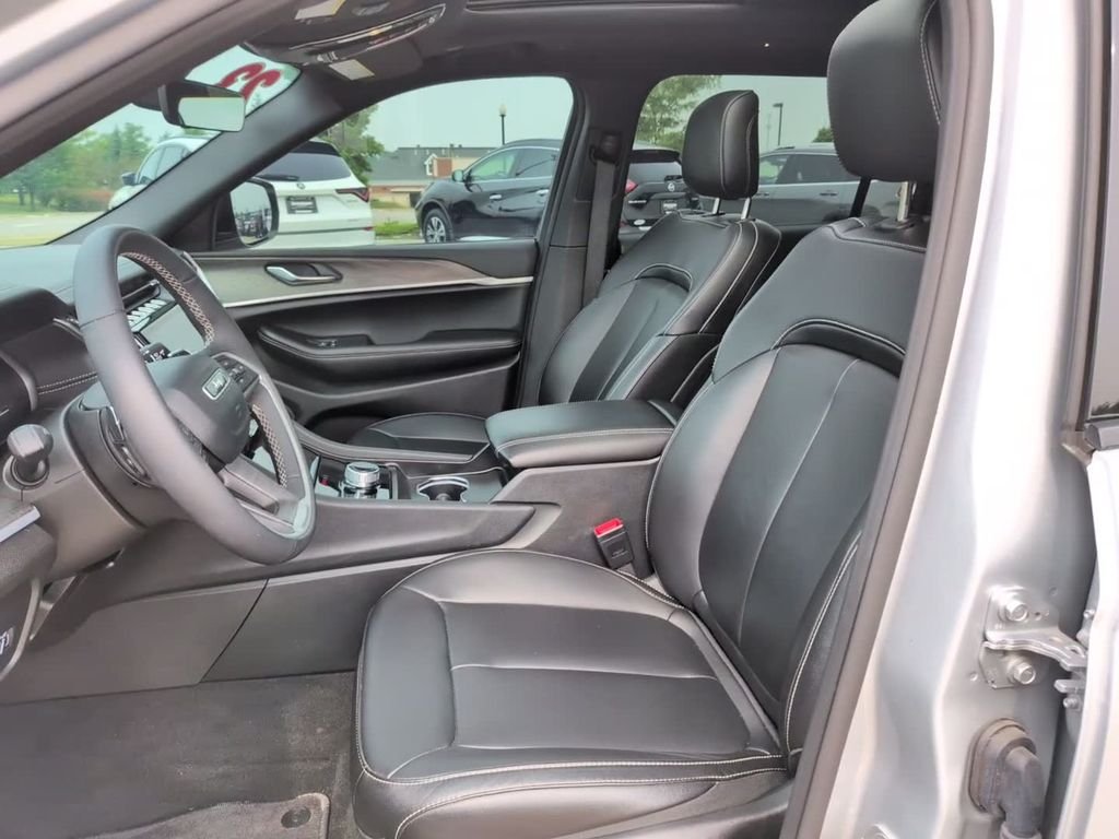 Used 2025 Silver Jeep Limited image 18