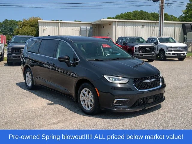 Used 2023 Black Chrysler Touring L image 15
