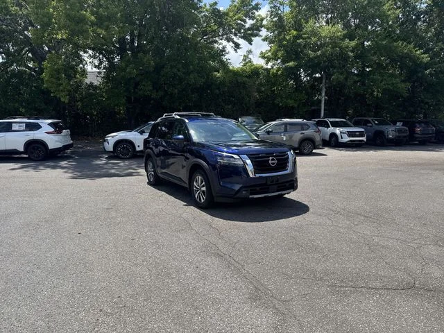 Used 2023 Blue Nissan SL image 3
