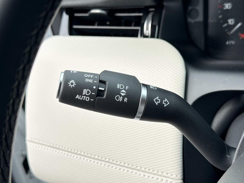 New 2026 Fuji White Land Rover Landmark Edition image 8