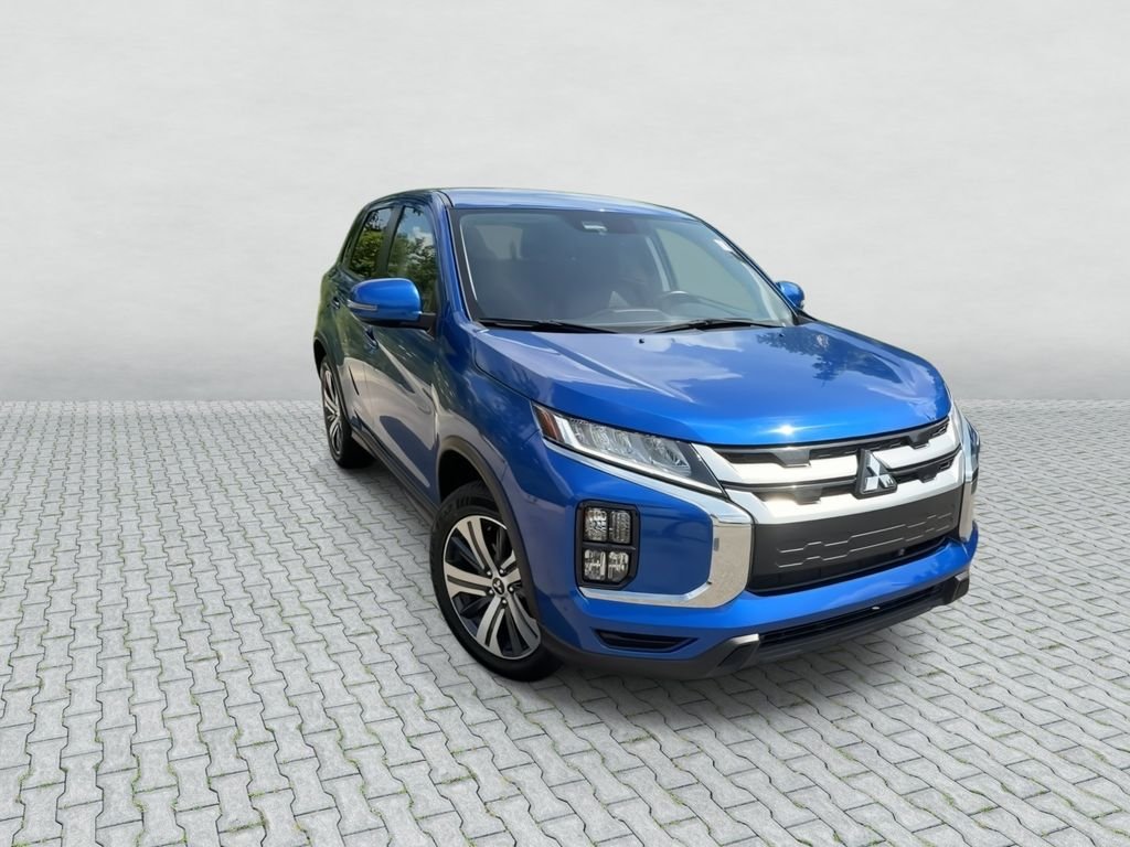 Used 2024  Mitsubishi 2.0 SE image 2