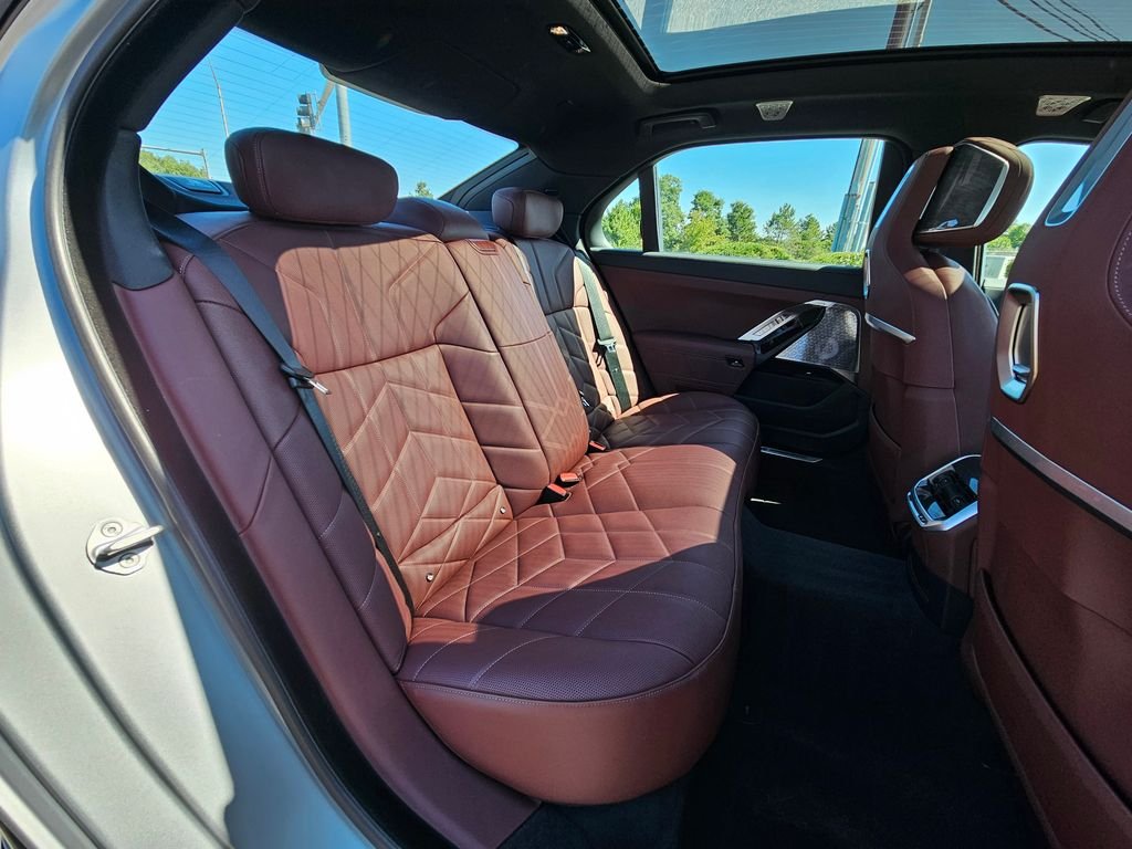 Certified Used 2025 Frozen Pure Grey Metallic BMW 760i xDrive image 23