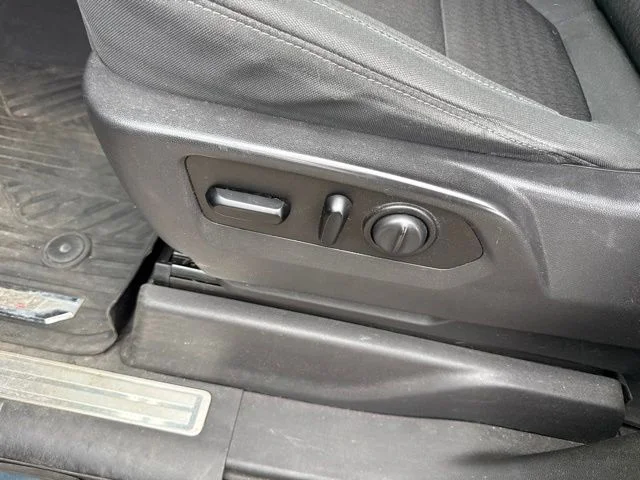 Used 2020 Shadow Gray Metallic Chevrolet LT image 29