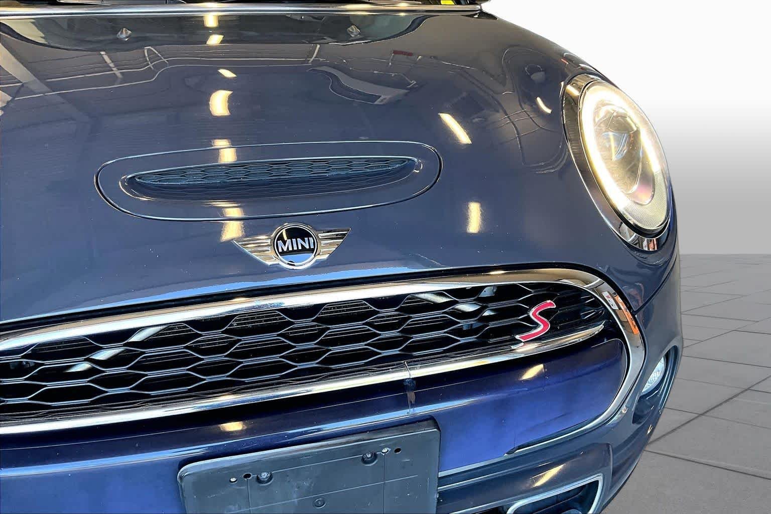 Used 2018 Thunder Grey Metallic MINI Cooper S image 30
