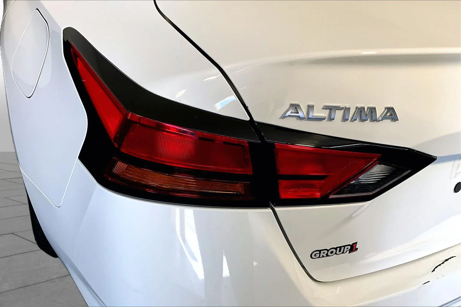 Used 2020 Glacier White Nissan 2.5 S image 28