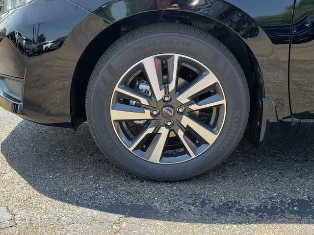 2025 Nissan Versa Sedan SV - Photo 10