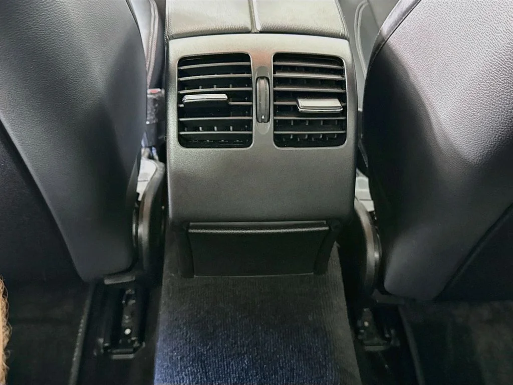 Used 2010  Mercedes-Benz E 350 image 26